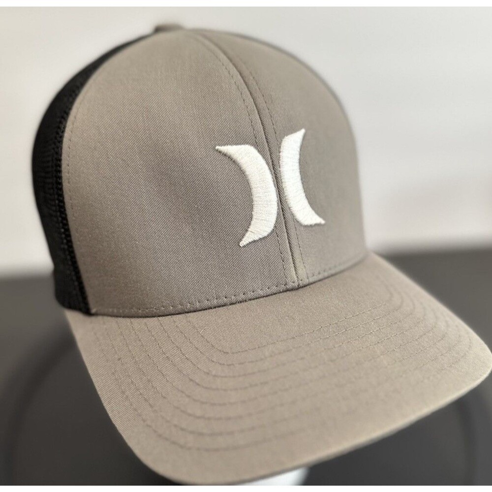 Hurley Curved Brim Trucker Hat Gray Tan Mesh Back Flex Fit S/M Vintage Style Y2K
